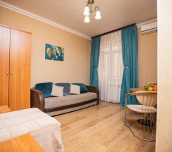 Семейный двухкомнатный до 6 гостей с балконом в Джульетта
