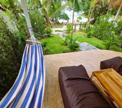 Двухместное бунгало Superior рядом с пляжем двуспальная кровать в Secret Beach Bungalows