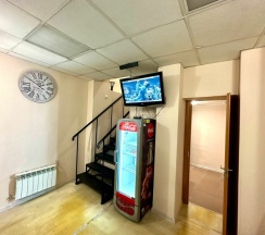 Общий 7-местный номер для мужчин и женщин с удобствами на этаже в Rest Home