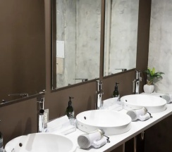 Кровать в общем номере в Book Tea Bed GINZA - Hostel