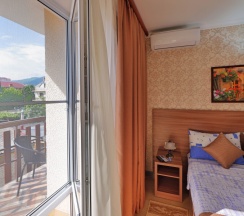 Двухместный номер с балконом в Лорис