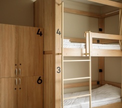 Кровать в 6-местном общем номере в Pillow Hostel