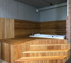 Комфортабельный Люкс с джакузи в Loft Boutique