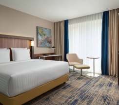 Двухместный люкс Long Stay двуспальная кровать в Courtyard by Marriott Tashkent