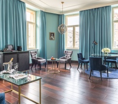 Люкс Президентский с двуспальной кроватью в Cosmos Selection Saint-Petersburg Nevsky Royal Hotel