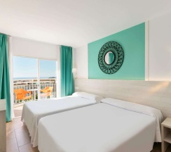 Двухместный номер с видом на бассейн двуспальная кровать в Hotel Best Lloret Splash