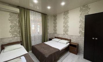 Бюджетный трехместный номер в Кристи