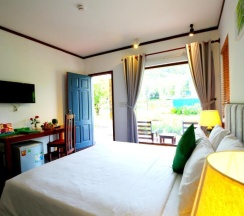 Двухместный номер Standard с видом на бассейн двуспальная кровать в Santa Garden Resort