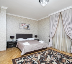 3-комнатный номер люкс с кухней и балконом(с завтраком) в Жемчуг