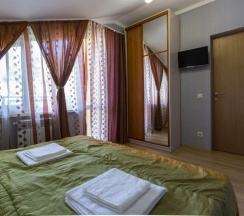 Двухместный номер Economy с балконом 2 отдельные кровати в Ника