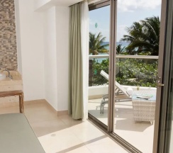Двухместная Penthouse Royal Elite (двуспальная кровать) в Sandos Caracol Select Club - только для взрослых, все включено
