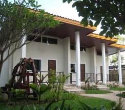 Двухместная вилла с видом на сад двуспальная кровать в The Park Nangrong Resort
