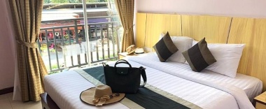 Двухместный семейный номер Standard с балконом двуспальная кровать в Malin Patong Hotel