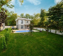 Вилла с балконом и с красивым видом из окна в Guzel Evler Family Resort