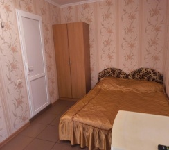 Комната стандарт с 1 двуспальной кроватью и балконом в Людмила