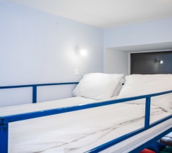 Семейный номер с общей ванной комнатой «Детективы» в BookCase Hostel