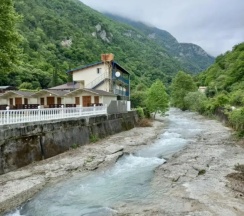 Коттедж с красивым видом из окна в Александрия