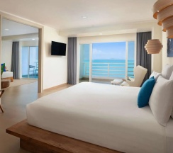 Двухместный люкс G-Suite двуспальная кровать в Отель Pullman Pattaya Hotel G