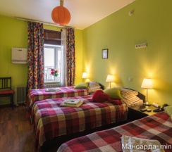 Семейный номер Эконом класса для 3-х человек с общей ванной комнатой в Мансарда