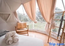 Тент с видом на сад в Oh la la Glamping