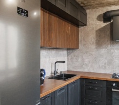 Двухместные апартаменты с 2 комнатами с балконом двуспальная кровать в Квартира Комфортный Лофт в Центре