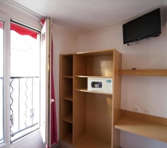 Кровать в общем номере в Bastille Hostel