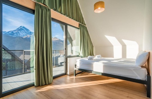Грузия, Степанцминда: Отель Kazbegi View Cottages