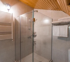 Двухместный номер Standard с видом на город двуспальная кровать в Imperial House Hotel