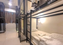 Кровать в общем номере в Sloth Hostel Don Mueang