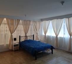 Двухместный номер Standard с видом на город двуспальная кровать в Hostal Cervatos