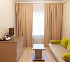 Двухкомнатный люкс с двумя раздельными кроватями в Рем Отель