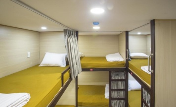 Кровать в общем номере с видом на город в Saigon Marvel Hostel