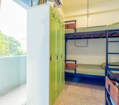 Кровать в общем номере в OYO 928 Leaf Hostel