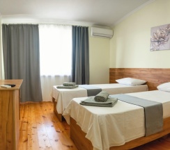 Двухместный номер Standard Мансарда с балконом и с красивым видом из окна 2 отдельные кровати в Сандзен