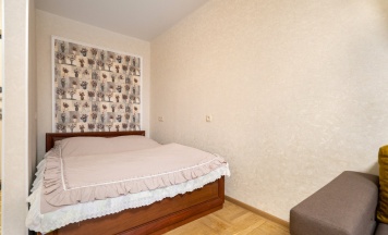 Апартаменты c 1 комнатой с балконом и с красивым видом из окна в Апартаменты Однокомнатная Квартира Эконом в Центре