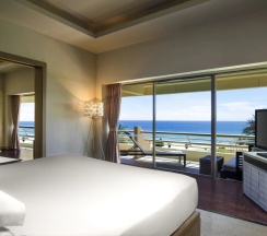 Двухместный люкс Superior с видом на море двуспальная кровать в Pullman Phuket Karon Beach Resort ex. Hilton Phuket Arcadia Resort