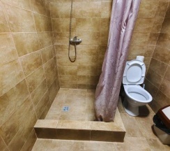 Номер стандарт эконом с 1 односпальной и 1 двуспальной кроватью в Гравитация