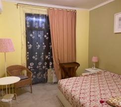 Двухместный номер Superior с балконом и с видом на море двуспальная кровать в Ассоль