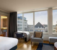 Двухместный люкс Дуплекс с 2 комнатами двуспальная кровать в Hilton Cologne