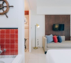 Двухместный номер Deluxe с балконом двуспальная кровать в Sugar Marina Hotel Nautical, Kata Beach