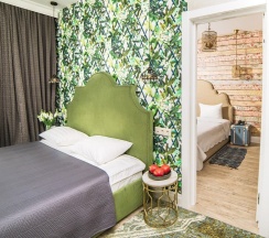 Улучшенный семейный номер с двумя спальнями и балконом в Hills Polyana hotel&SPA