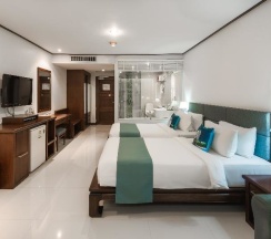 Двухместный номер Deluxe с балконом и с видом на море 2 отдельные кровати в Andaman Beach Suites Hotel