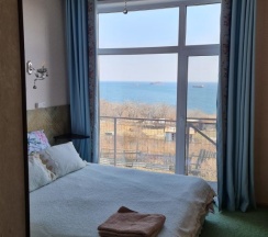 Вилла с балконом и с красивым видом из окна в Гостевой дом