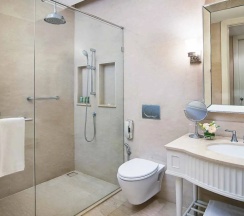 Люкс с 3 комнатами с видом на парк в Oriental Residence Bangkok