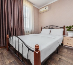 Четырёхместный семейный номер Classic с видом на внутренний двор в Green rent