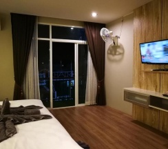 Двухместный номер Deluxe с балконом и с видом на город двуспальная кровать в Ricci House Resort