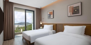 Санья: Отель Holiday Inn & Suites Sanya Yalong Bay