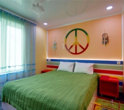 № 16 АГЕНТ 007,  № 17 ХИППИ, № 18  ШОКОЛАД.  Двухместный улучшенный номер с двуспальной кроватью в Smile