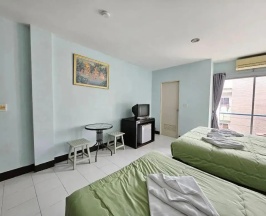 Трёхместный номер с балконом в Patong Moon Inn Guesthouse