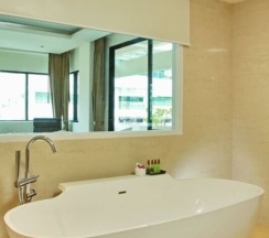 Люкс Deluxe в Hotel Mermaid Bangkok
